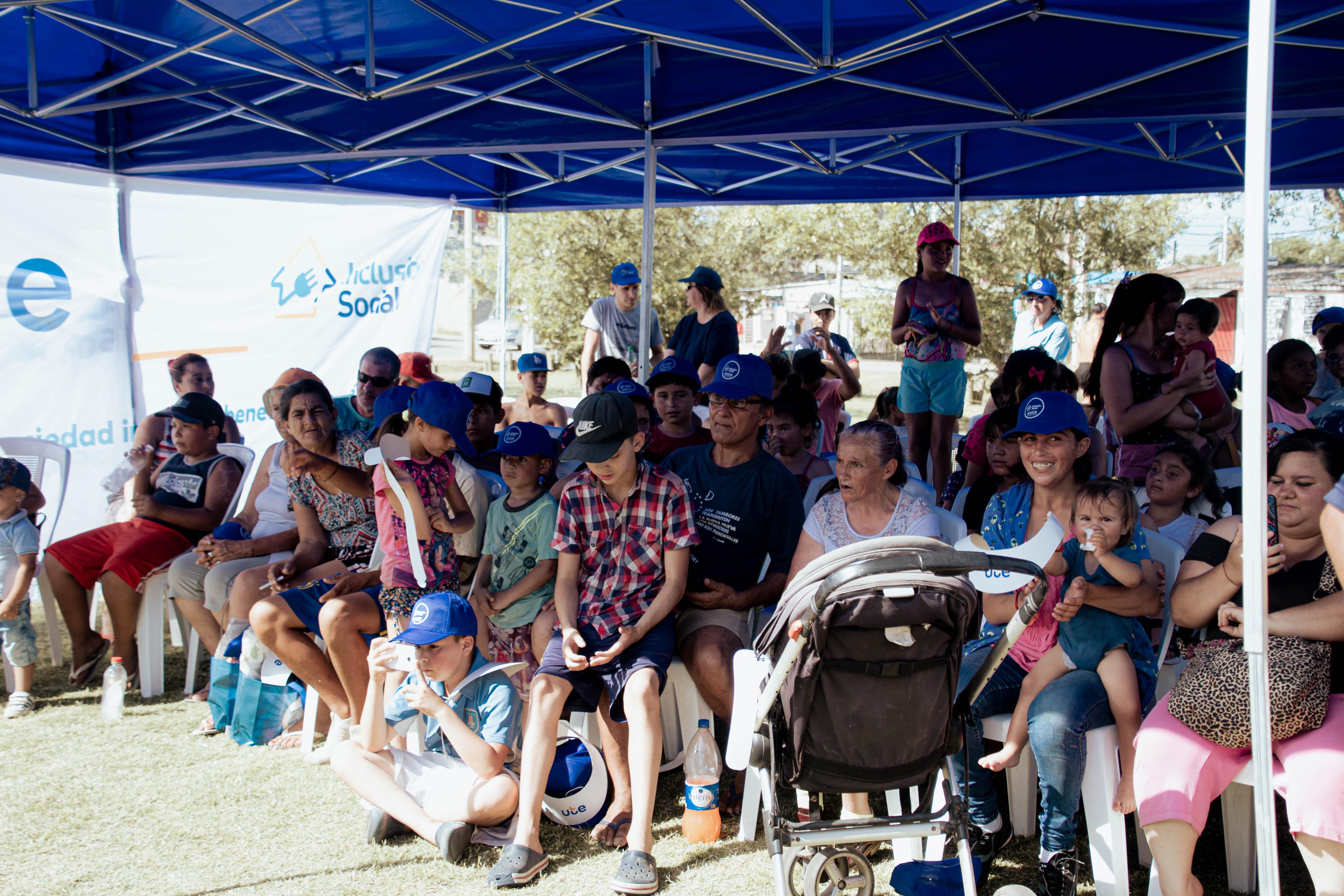 Acto de inauguración con vecinos