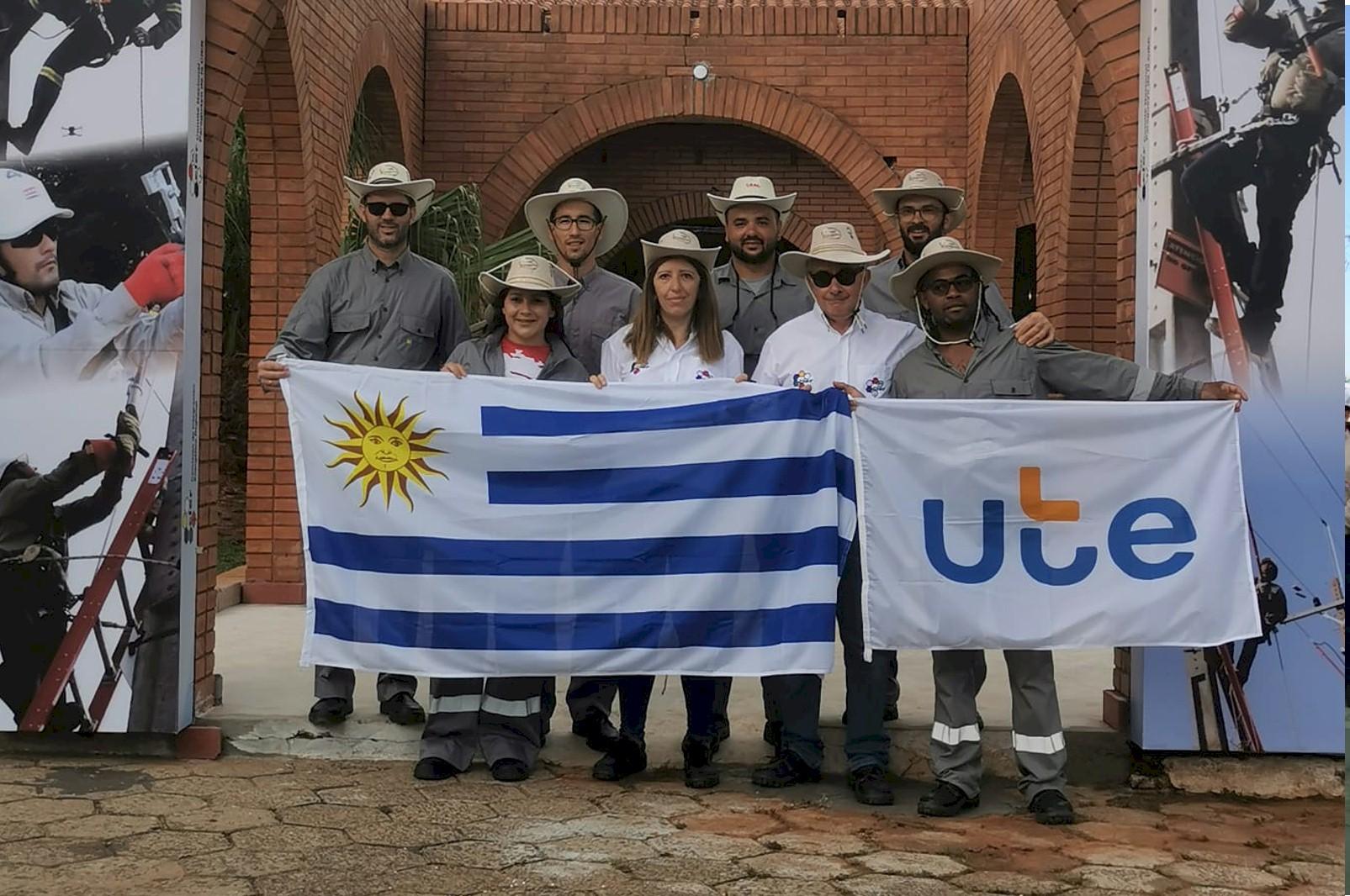 Delegación de UTE en Competencia de electricistas realizada en Paraguay