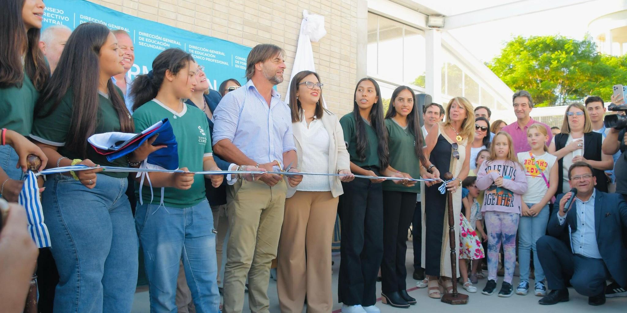 UTE presente en las inauguraciones de los liceos rurales de Tranqueras (Rivera) y Curtina (Tacuarembó).