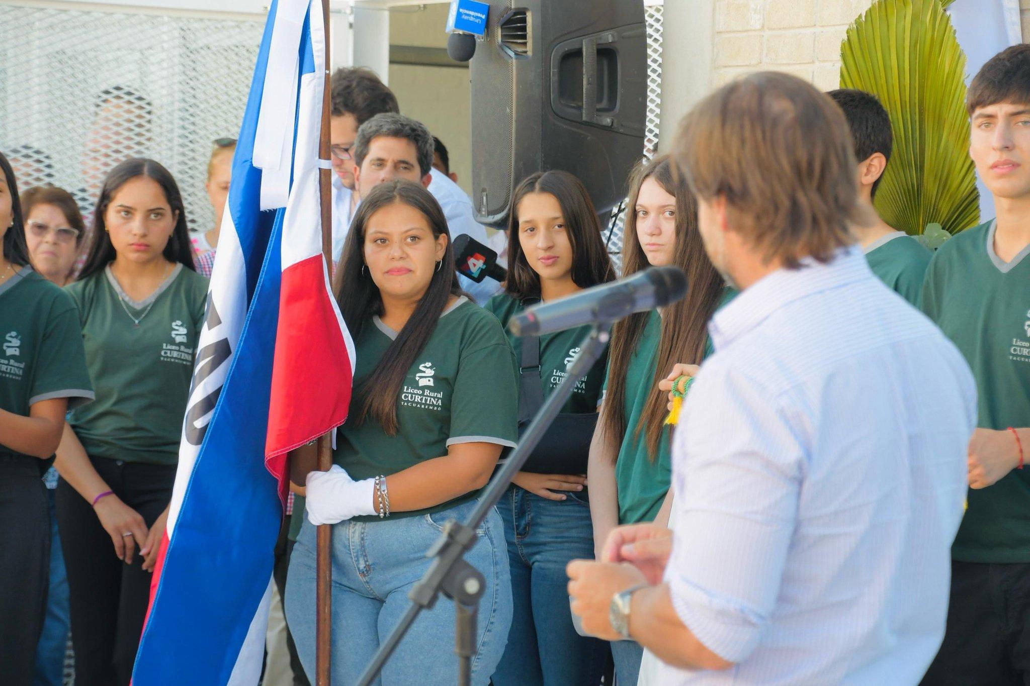 UTE presente en las inauguraciones de los liceos rurales de Tranqueras (Rivera) y Curtina (Tacuarembó). 