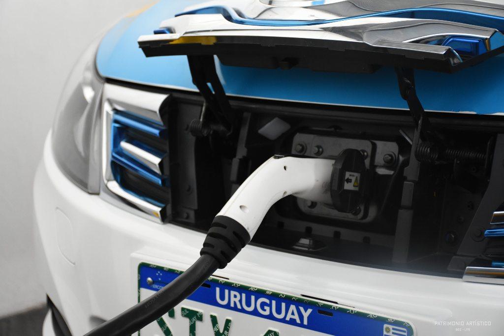 Carga de auto eléctrico